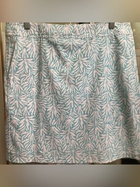 Beachy Blue and White Leaf-Print 19” Skirt quick dry, water resistant vacation
